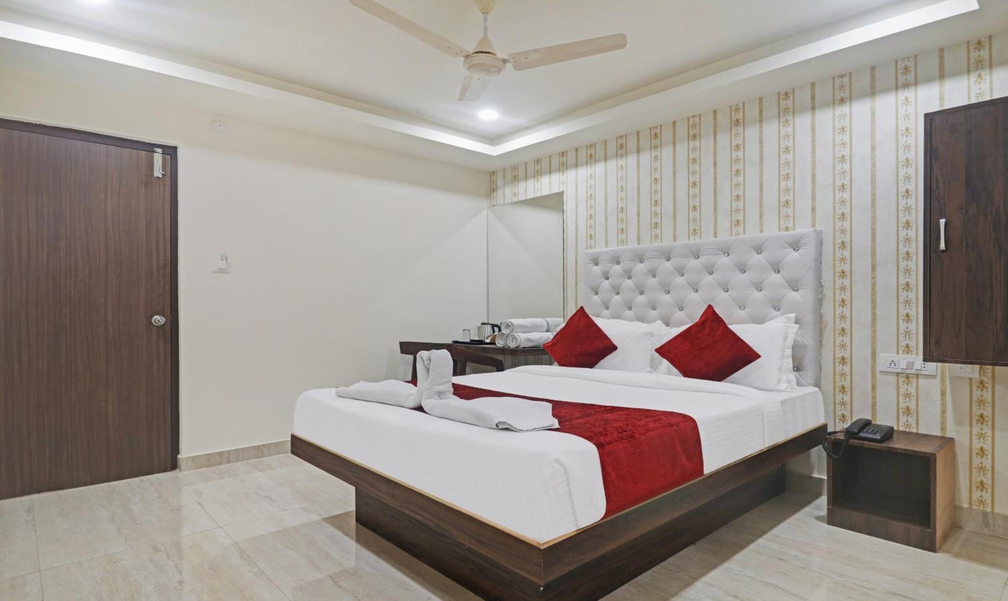 Hotel Bright Airport Zone Shamshabad Extérieur photo